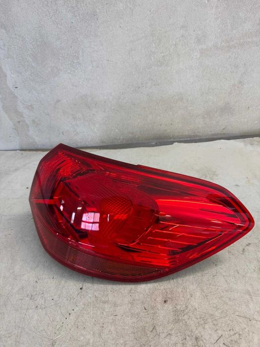 Lampa prawy tył Kombi Opel Astra J EU