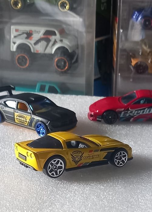 12 Corvette z06 Hot Wheels