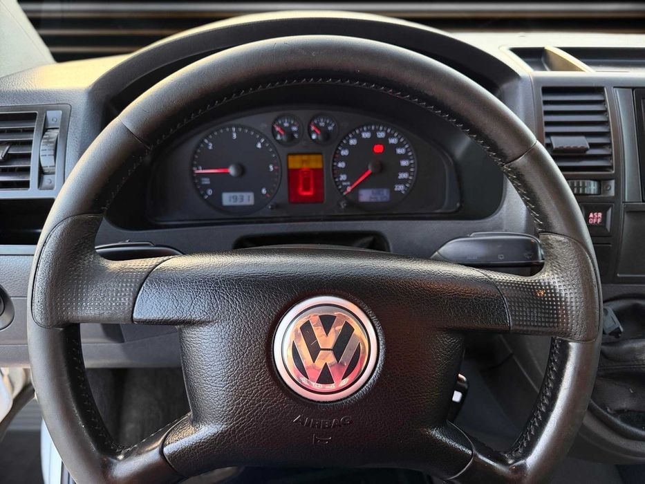 Volkswagen Caravelle — fotografia 9
