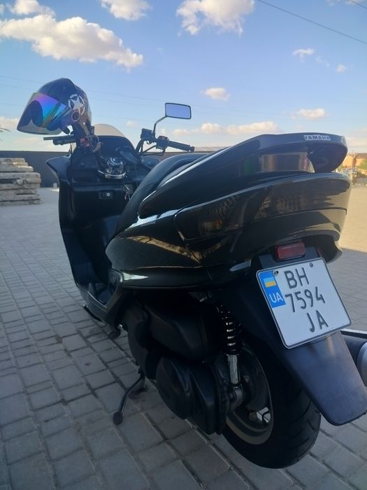 Макси скутер Yamaha Madgesty 250rr
