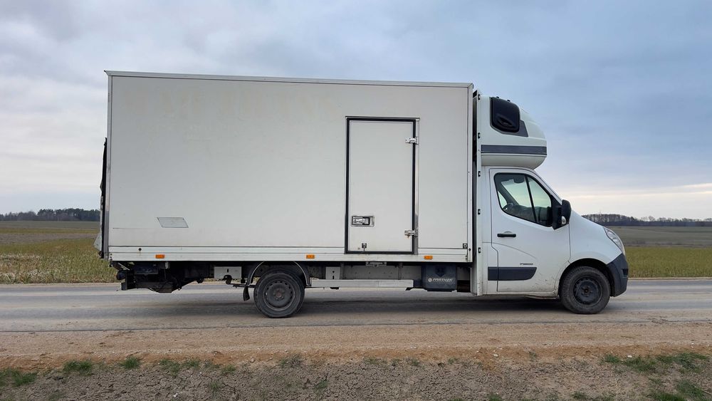 Renault Master z windą