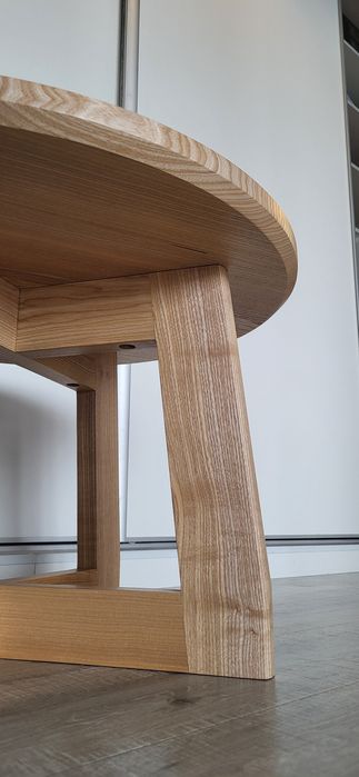 Solidny lity stolik kawowy okrągły jesionowy , jesion