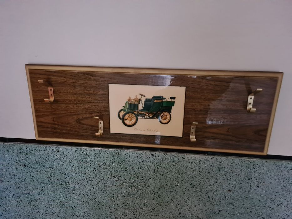 Cabide auto-portante