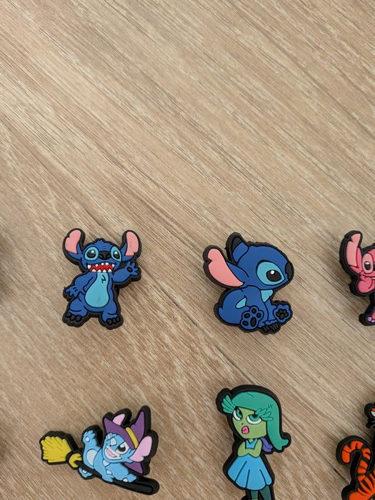 Przypinki charm charms  na Crocs Stich Kubuś Puchatek różne