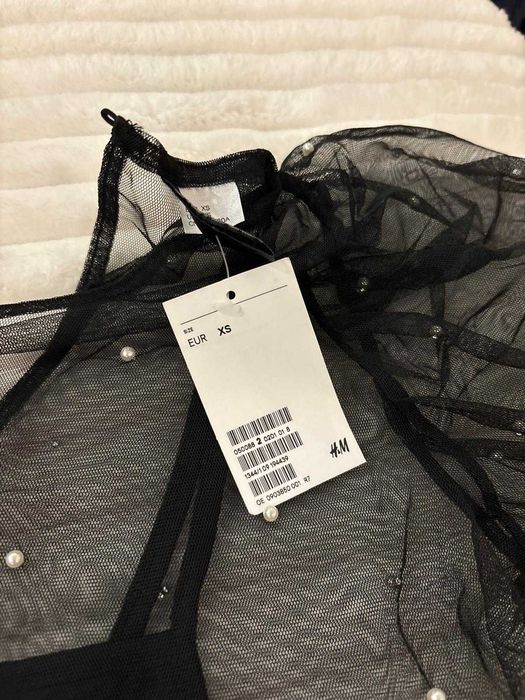 Vestido preto com pérolas