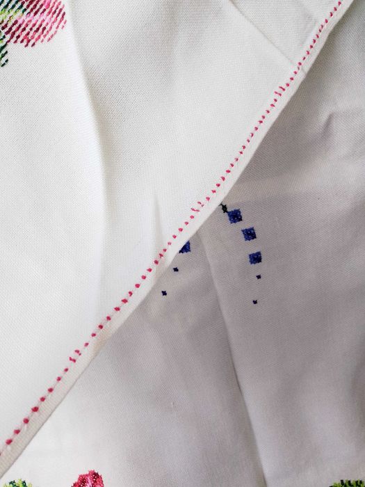 toalha  colcha  bordada á mao grande