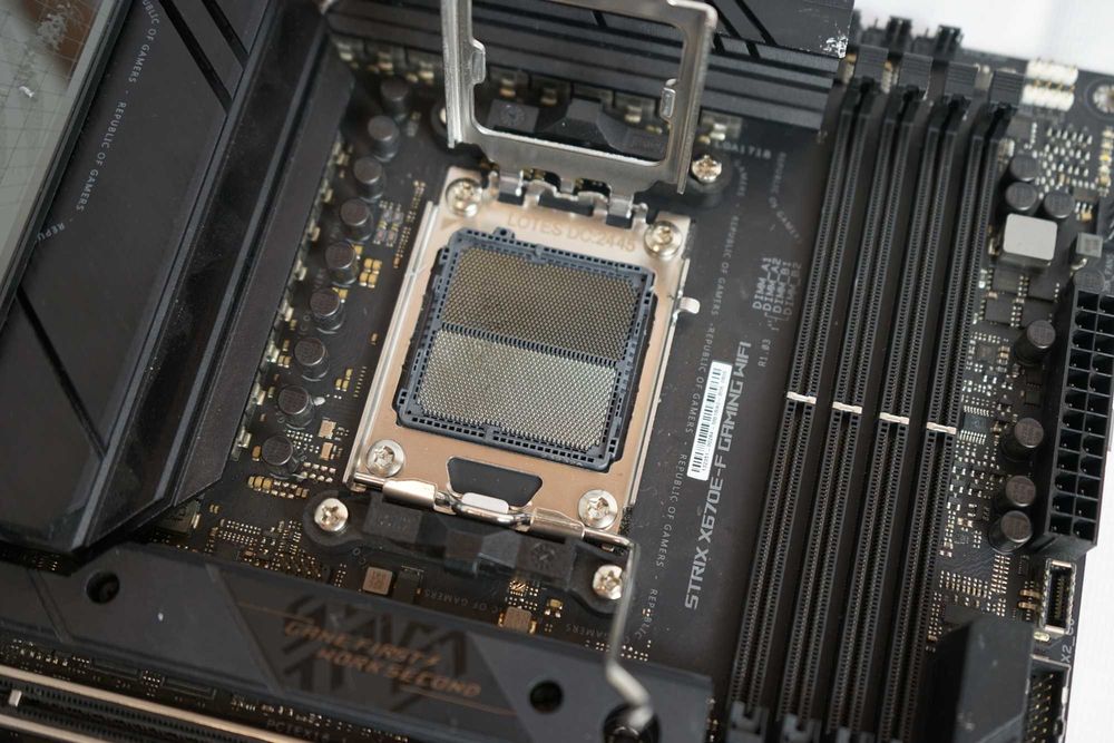 Материнська плата ASUS ROG STRIX X670E-F GAMING WIFI AM5 RYZEN 5/7/9