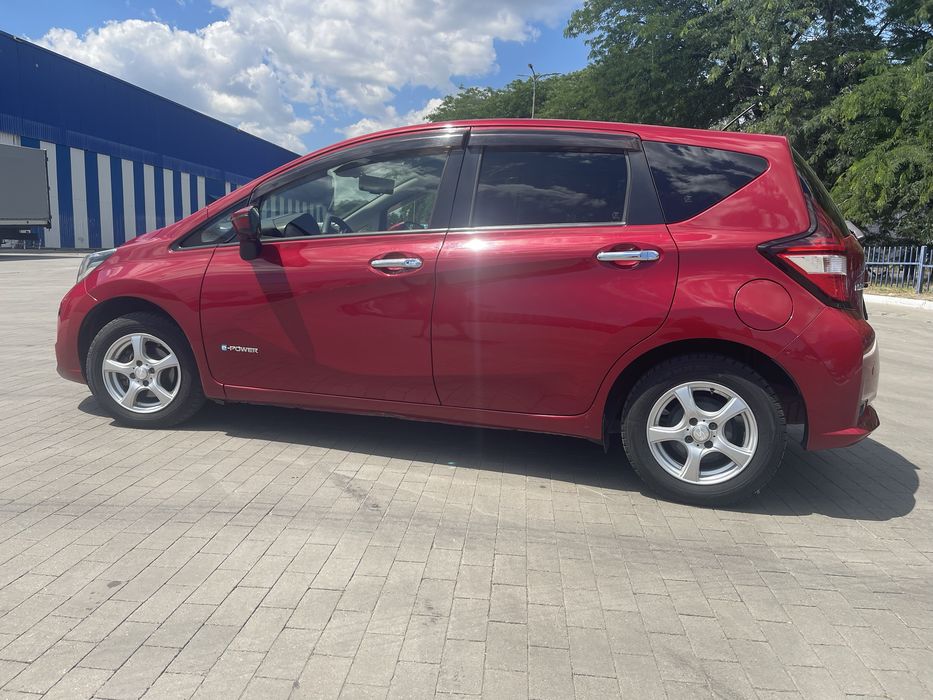 Продам Nissan Note гібрид 10500y.e.
