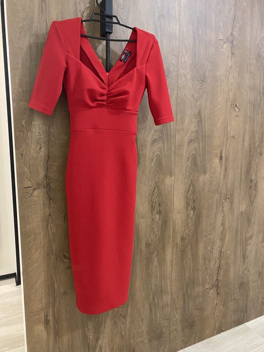 Шикарне плаття-футляр