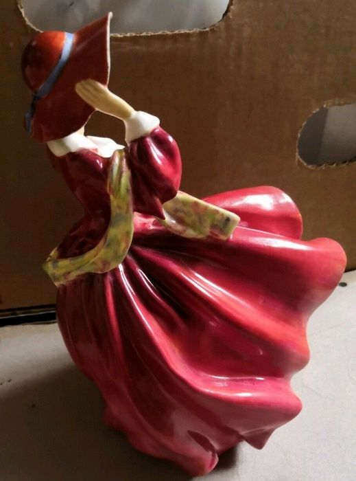 Royal Doulton Estatueta "Top o ' The Hill" Hn 1834