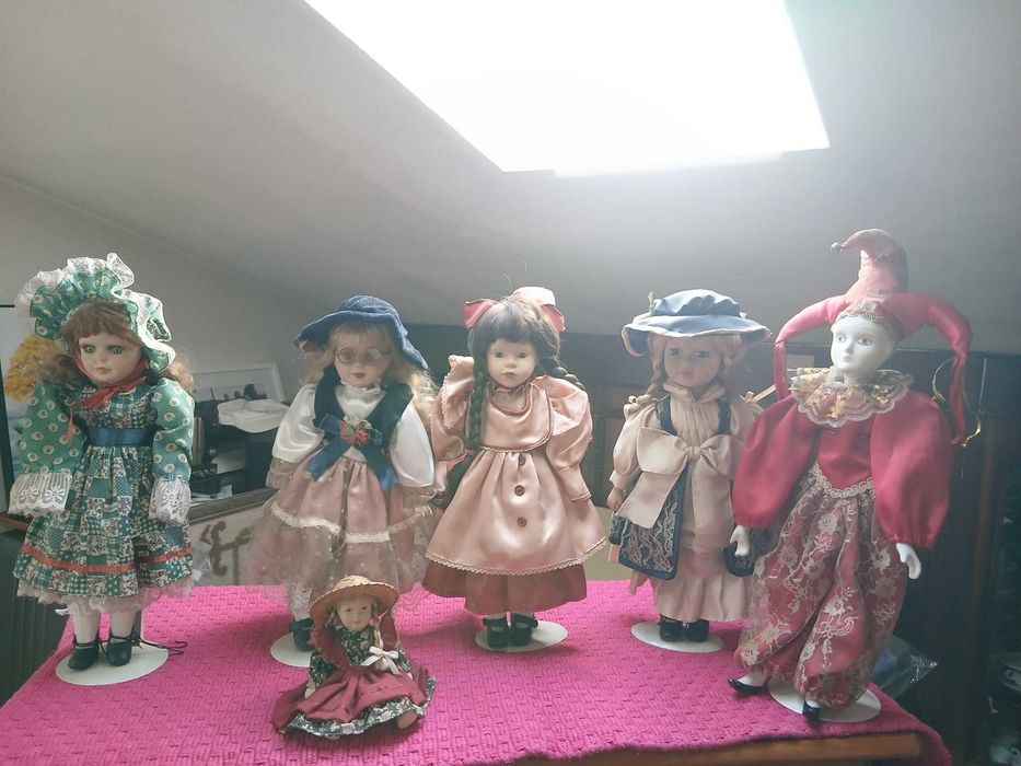 Coleção de Bonecas de Porcelana – Vários Modelos e Trajes