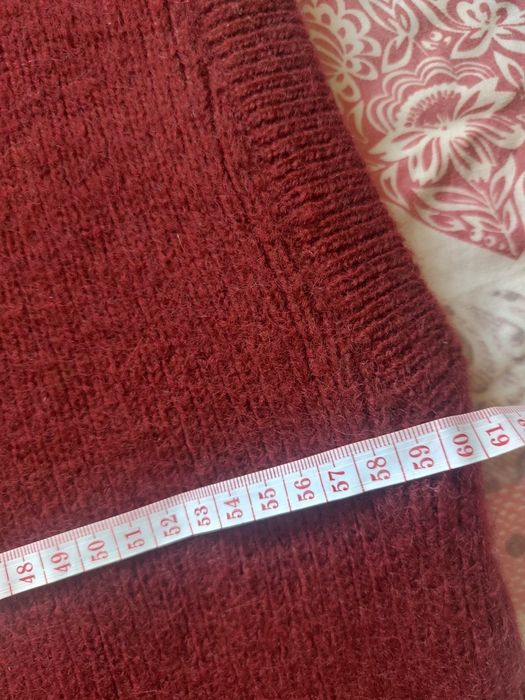 Красивая теплая и уютная жилетка безрукавка шерстяная на пуговицах