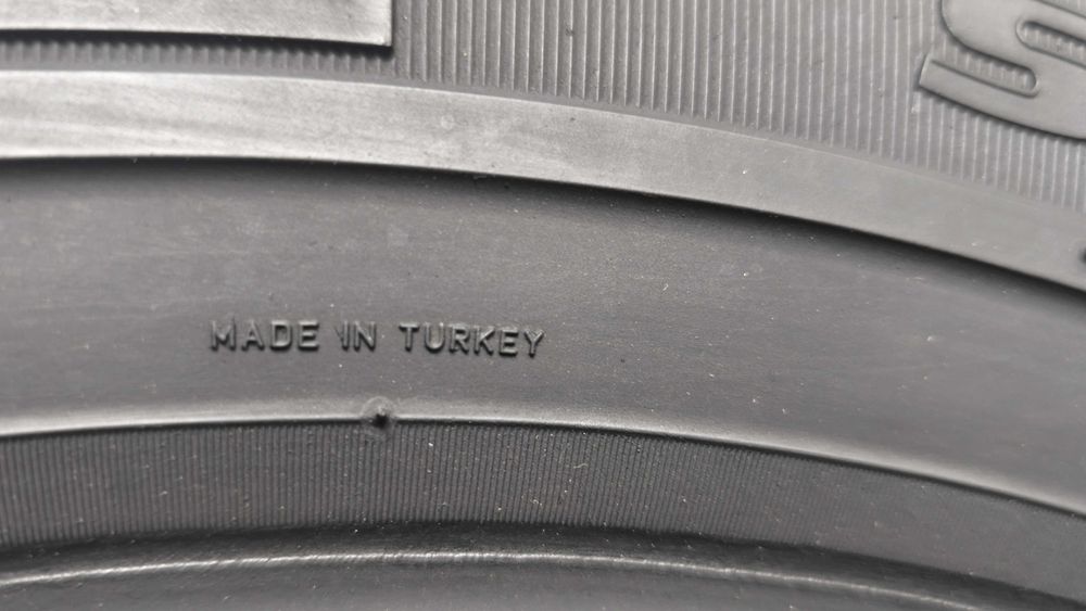 Шини б/в 235.65.16с пара Pirelli