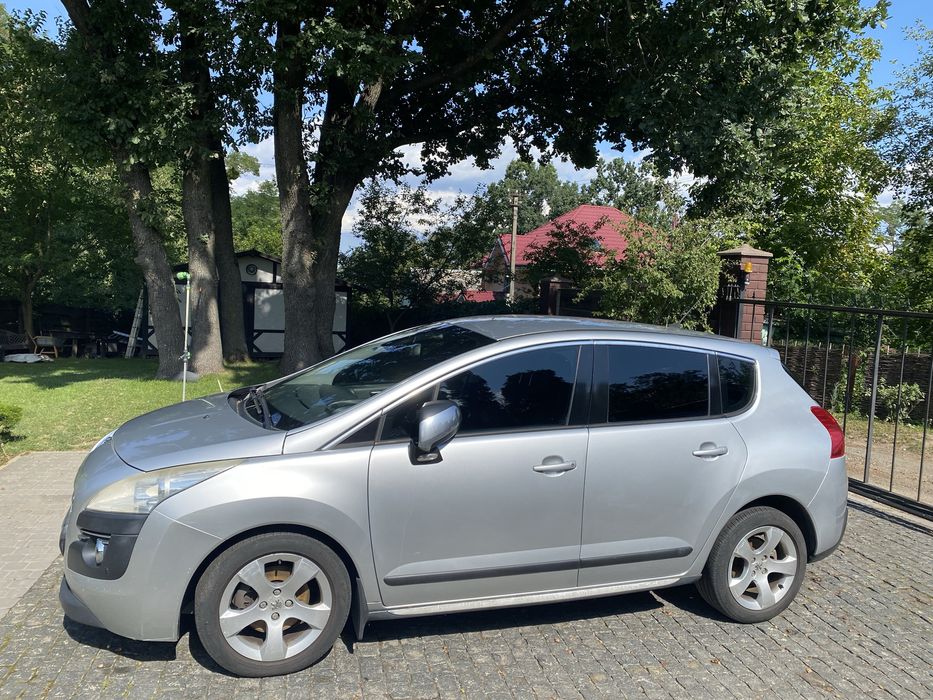 Peugiot 3008 автомобіль