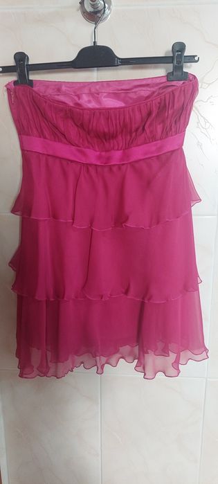 Vestido rosa aos folhos