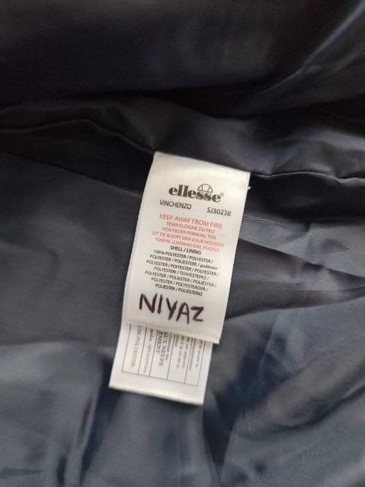 Куртка фірми ellesse