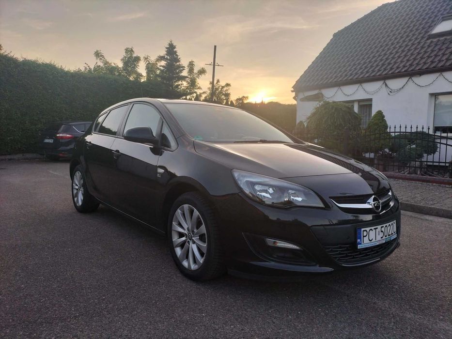 Opel Astra Hatchback 1.4 Benzyna  2013 rok  121 870 kM