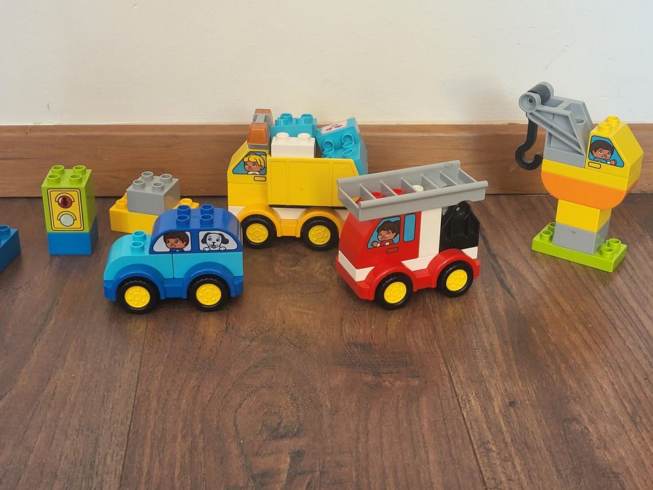 Lego duplo dwa zestawy samolot, pilot, auta, samochody