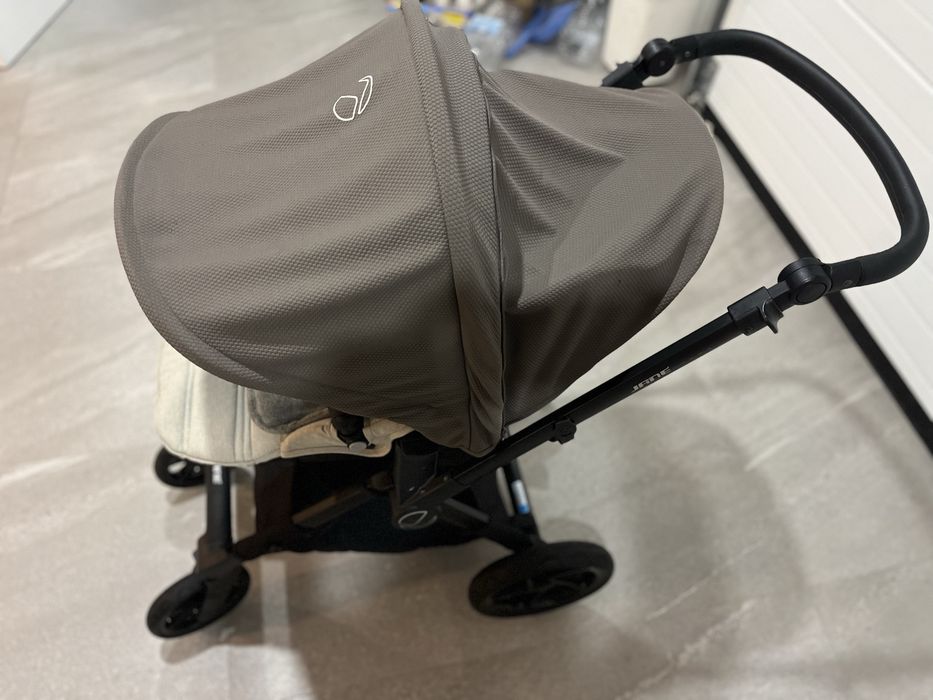 Carrinho e ovo de bebe com oferta de mala e capa chuva