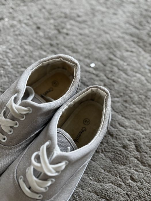 jasne buty tenisówki