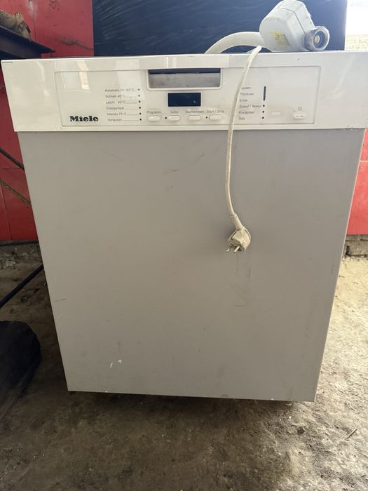 Посудомийна машина MIELE