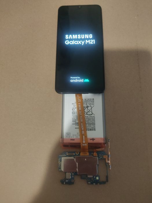 SAMSUNG M21 4-64 и Samsung A20 3-33