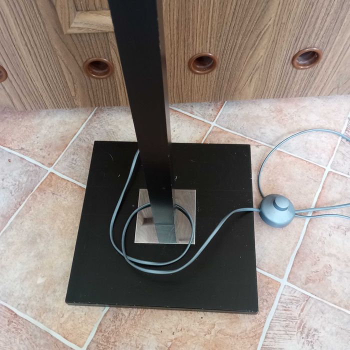 Lampa podłogowa wysoka