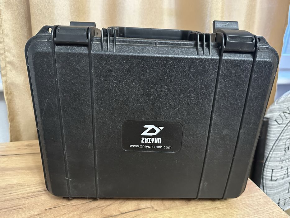 Професйний стабілізатор (стелікам) для фото та відео Zhiyun Crane Plus