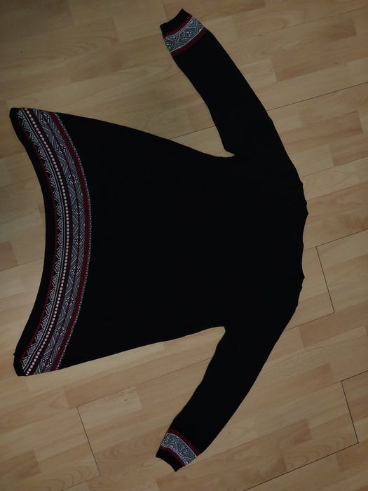 Dluzszy sweter damski czarny 40 42 uroczy