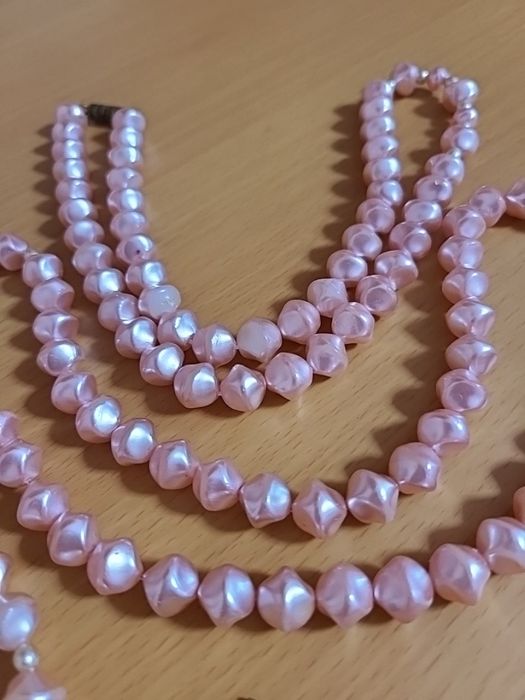 Комплект бижутерии 2 бус+ браслет+ серьги.