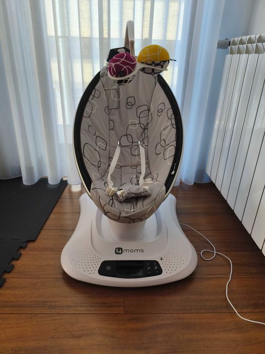 Espreguiçadeira mamaRoo 4moms (com redutor)