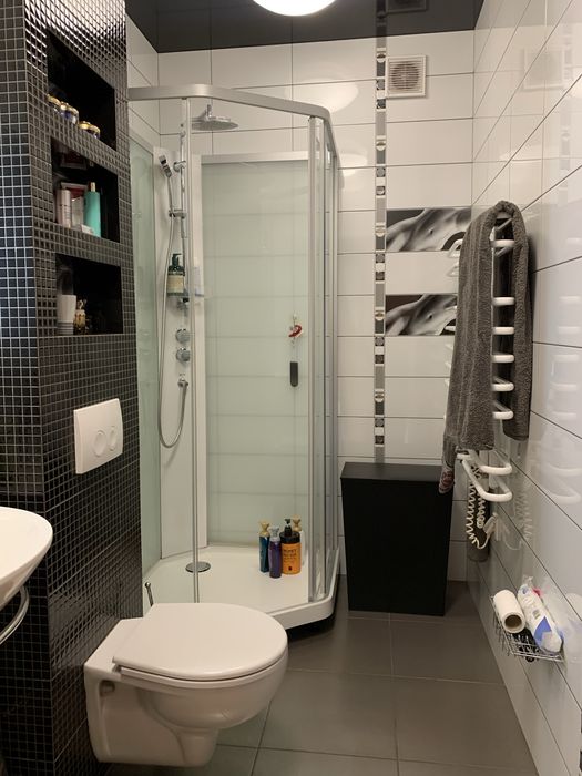 Продам 3-х поверховий  стильний будинок