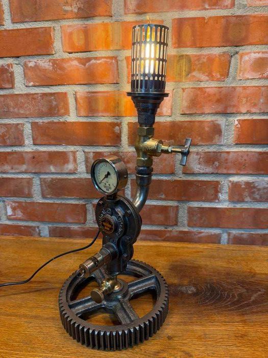 Lampa gabinetowa, industrialna, antyk.