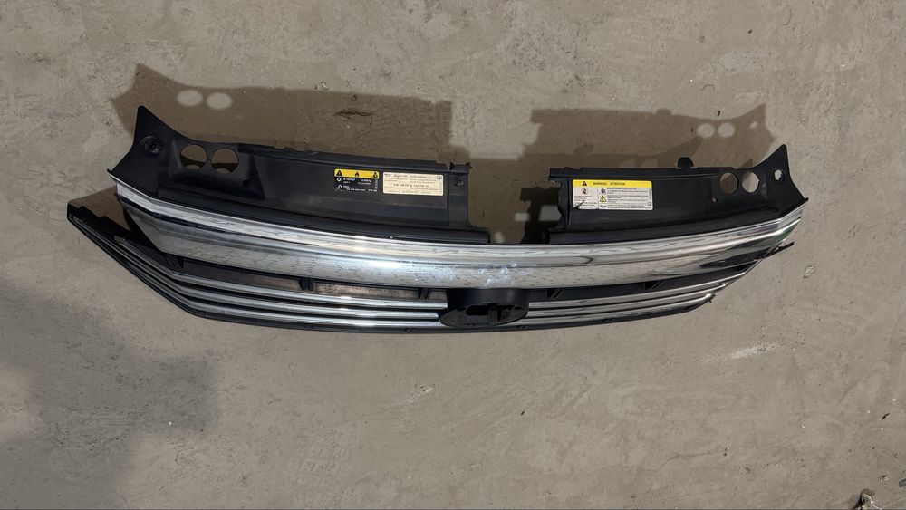 Решітка радіатора гриль vw jetta mk7 оригінал