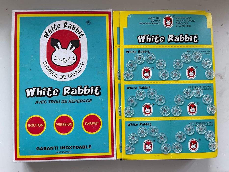 Кнопки пришивні пластик 7-25 мм White Rabbit та булавки 18мм