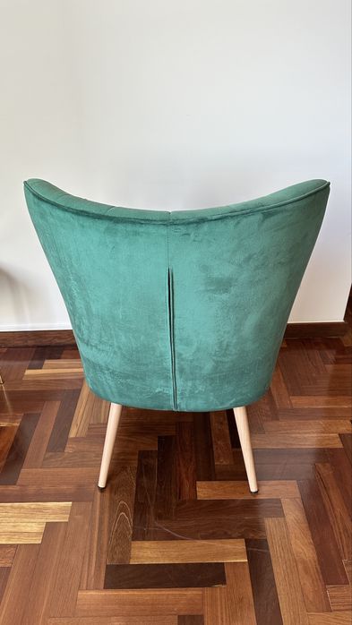 Cadeirão verde em veludo