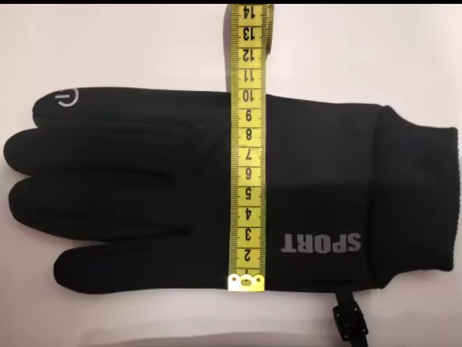 Спортивные перчатки с сенсорным пальцем.