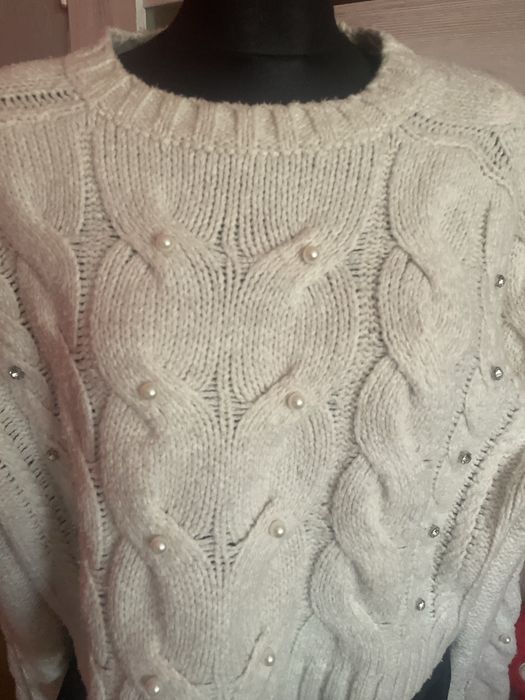 Piękny sweter z perełkami s/m 36/38
