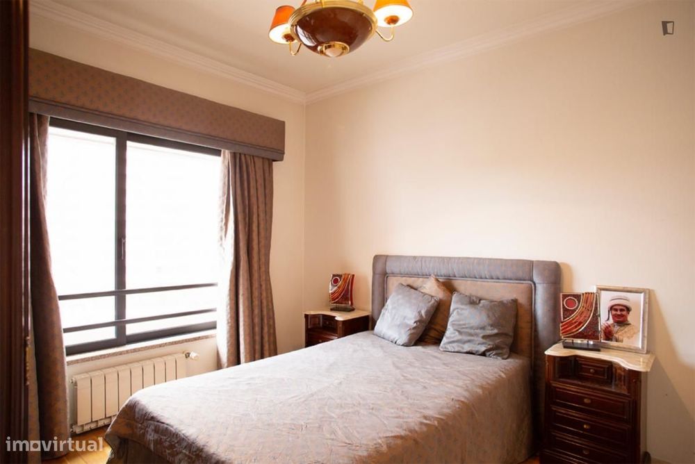 Quarto - localizado em Sete Rios Lisbon