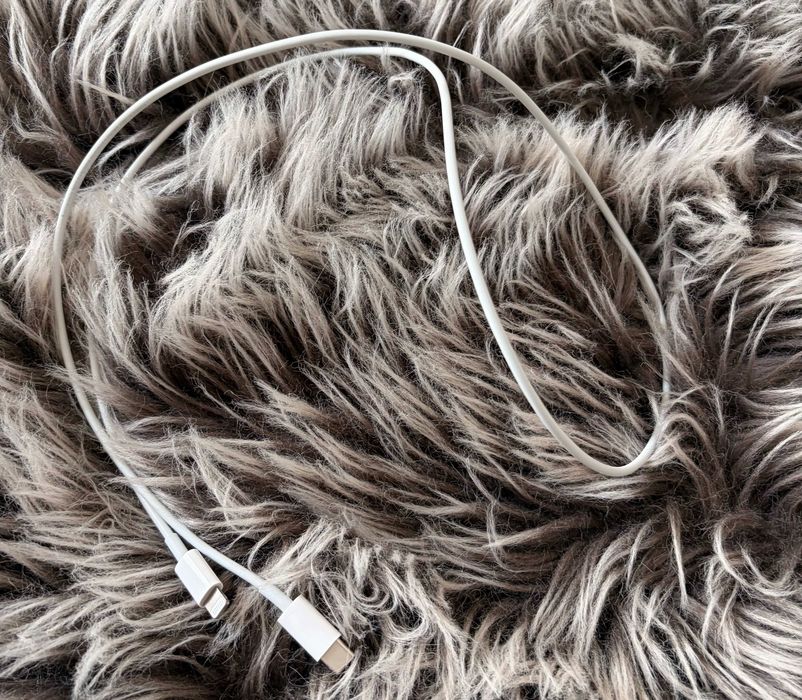 Apple kabel z końcówką lightning i USB-C 1