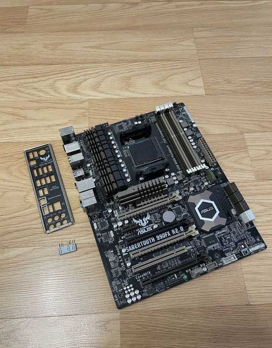 ТОП ЖИР плата ASUS SABERTOOTH 990FX R2.0 ( +Crosshair V Formula z)