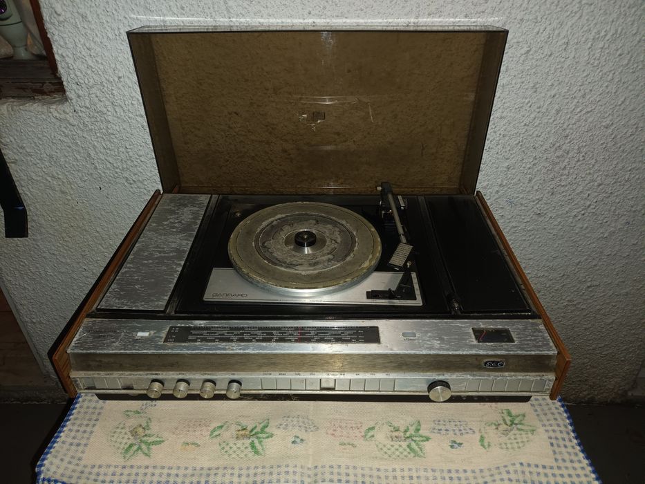 Gira discos garrard com amplificador