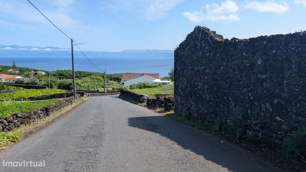 Ruína com Potencial Turístico e Vistas Deslumbrantes na Ilha do Pico