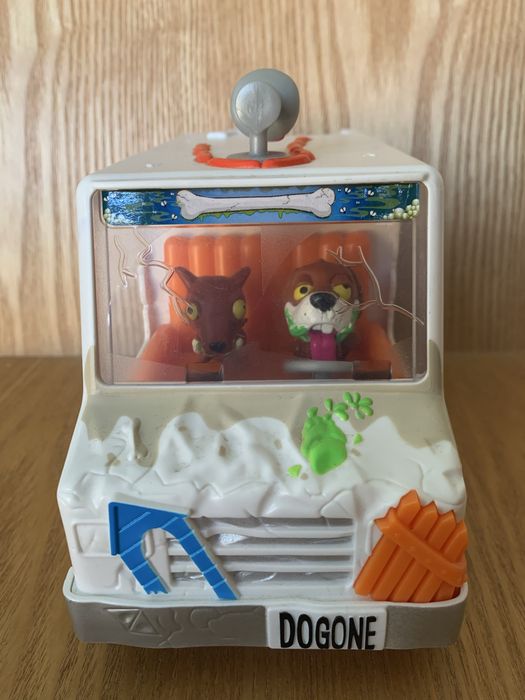 Ugglys pet shop (carrinha + 4 bonecos)