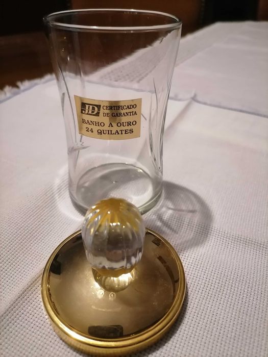 Cinzeiro e pote em cristal e banhado a ouro