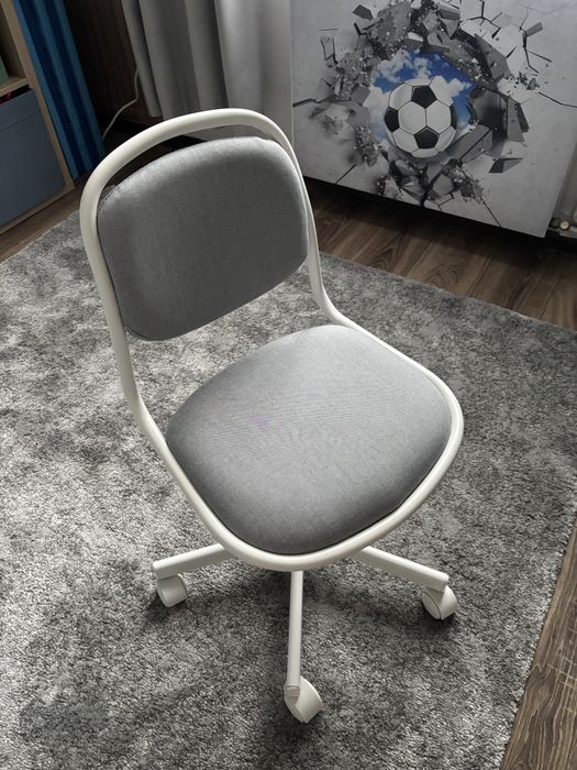 Nowe obrotowe krzeselko do biurka ikea