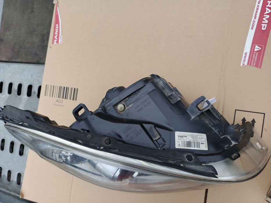 Volvo V60 Xenon lampa EU Prawa