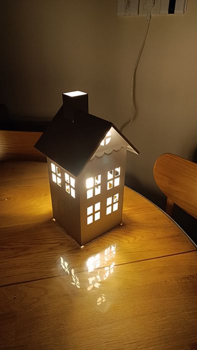 Lampka nocna DOMEK biały