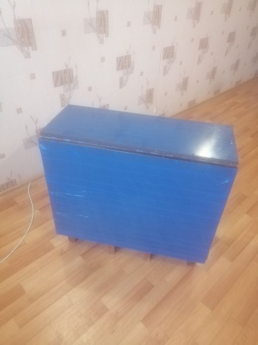 Продам обеденный стол книжку