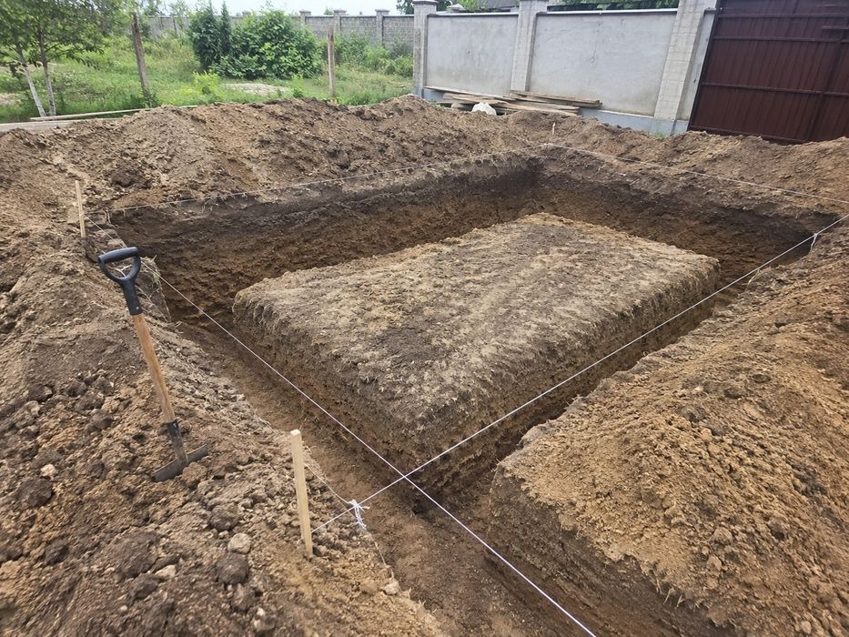 Потрібно викопати яму або траншею,швидко